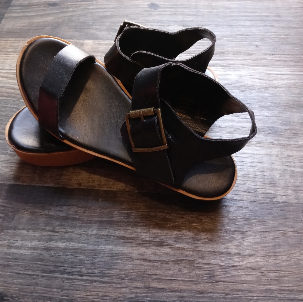 Sandals - Picture 2 of 3
